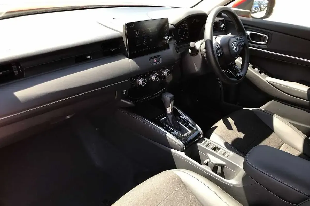 Used Honda HR-V Advance 131 HP (96 kW) 2025 Red SUV