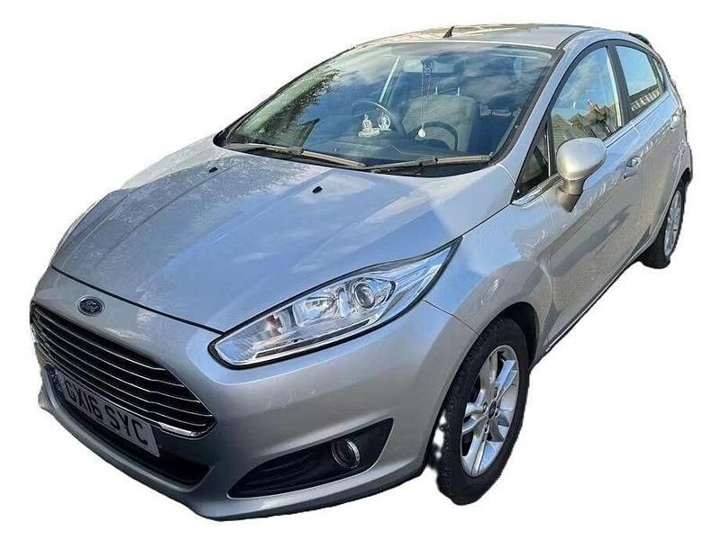 Used Ford Fiesta Zetec 105 HP (77 kW) 2016 Silver Hatchback