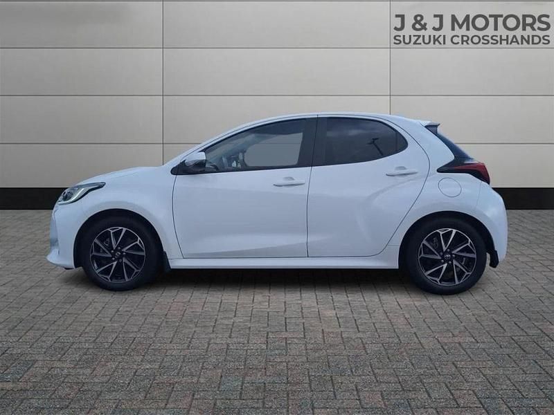 Used Toyota Yaris Hybrid Design 2022 White Hatchback