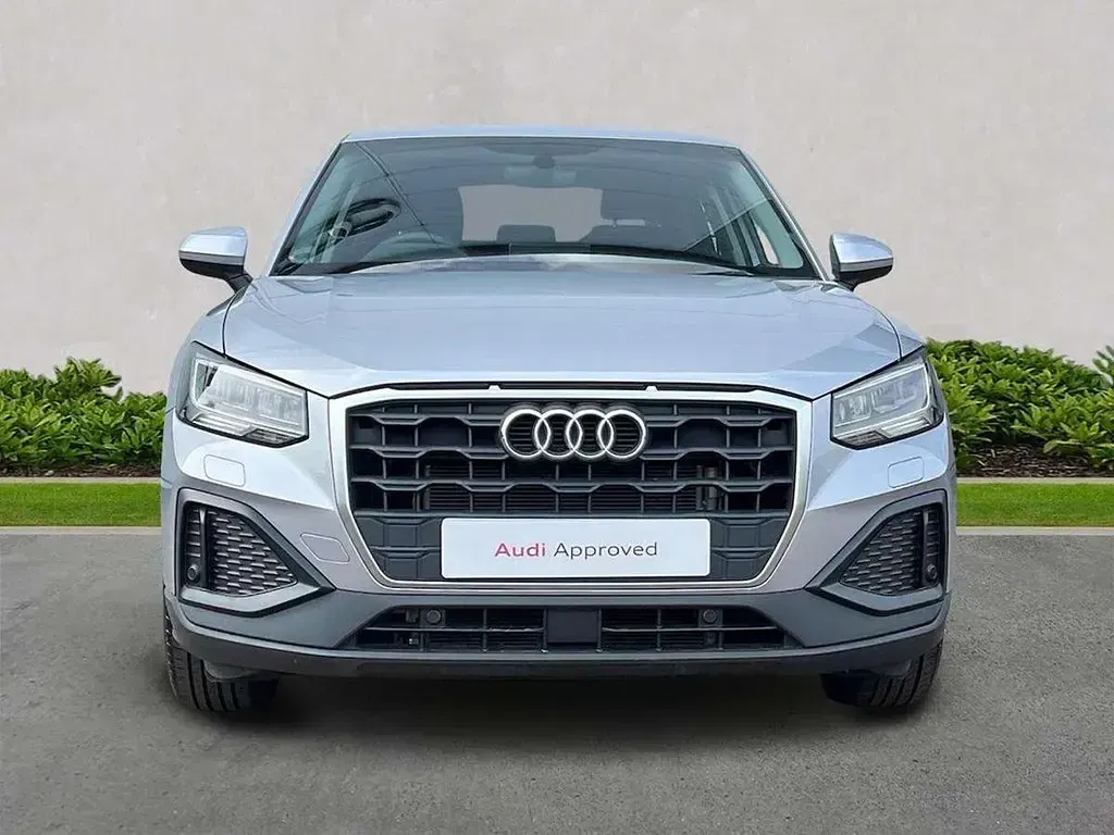 Usado Audi Q2 Design 110 HP (80 kW) 2023 Prateado SUV