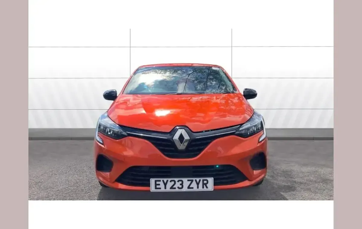 Used Renault Clio Evolution 88 HP (64 kW) 2023 Orange Hatchback
