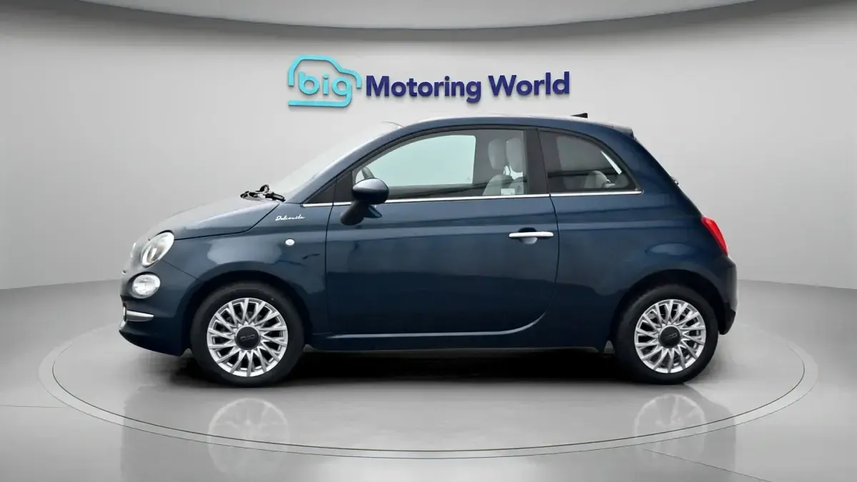 Second-hand Fiat 500 Dolcevita 68 CP (50 kW) 2023 Albastru Hatchback
