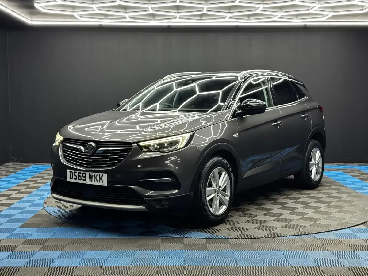 Used Vauxhall Grandland X Business Edition 130 HP (95 kW) 2019 Grey SUV