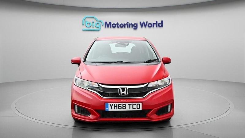 Used Honda Jazz SE 102 HP (75 kW) 2018 Red Hatchback