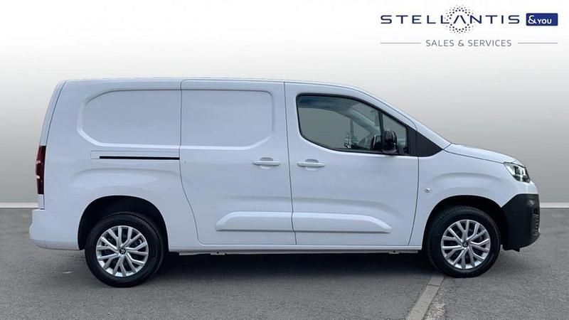 New 2024 Citroën Berlingo MPV | £14,495 (Super price) - Image 1/4