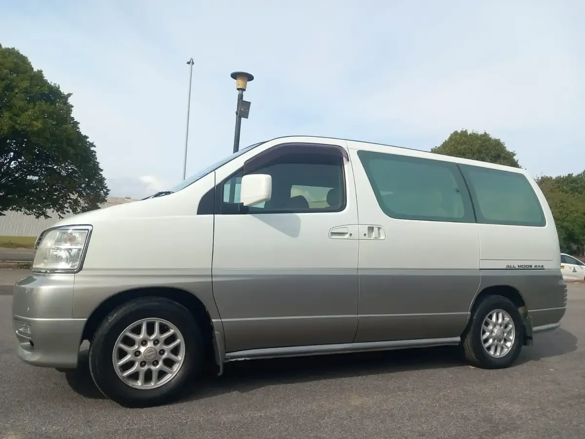 Used Nissan Elgrand 2001 White MPV