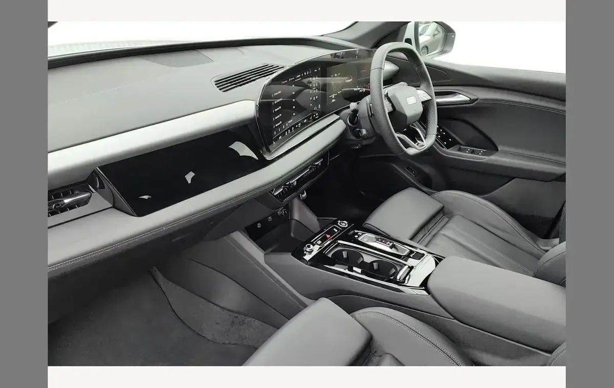 Begagnad Audi Q6 e-tron S-Line 225 kW (306 HK) 2024 Vit SUV