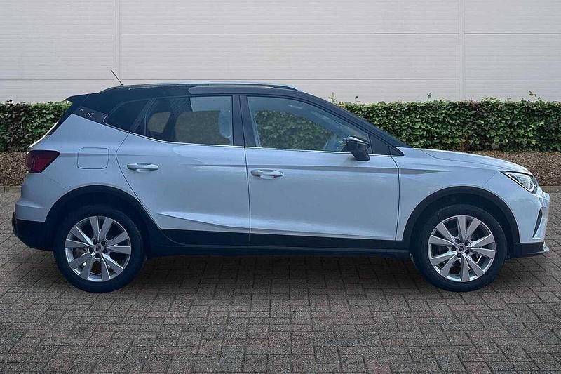 New Seat Arona Xperience 2026 Glacial white with black roof SUV