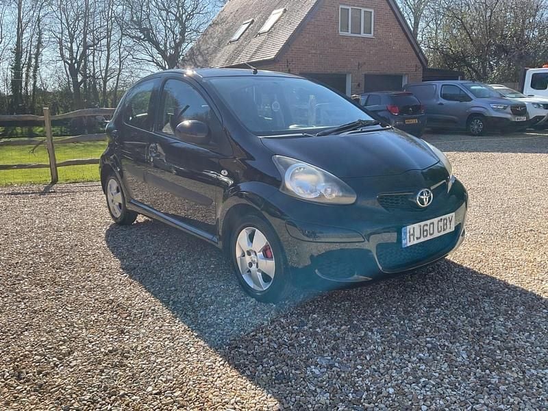 Used Toyota Aygo 67 HP (49 kW) 2010 Black Hatchback