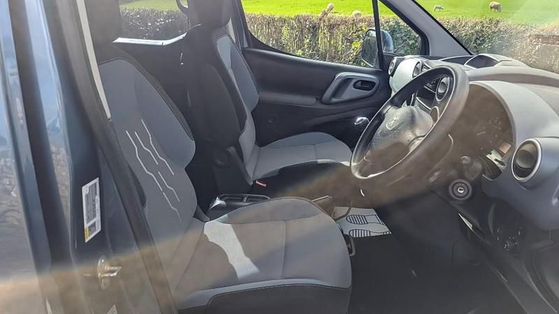 Used Peugeot Partner Tepee S 92 HP (67 kW) 2015 Metallic blue MPV