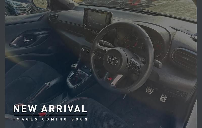 Used Toyota Yaris 257 HP (189 kW) 2021 White Hatchback