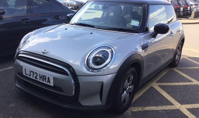 Silver Used 2023 Mini Cooper Classic Hatchback | £18,490 (Good price) - Image 1/2