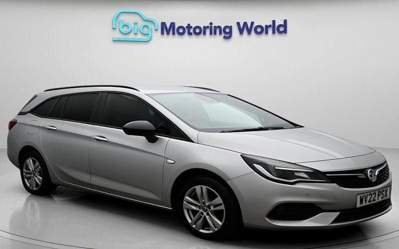 Used Vauxhall Astra Business Edition 131 HP (96 kW) 2021 Silver Estate