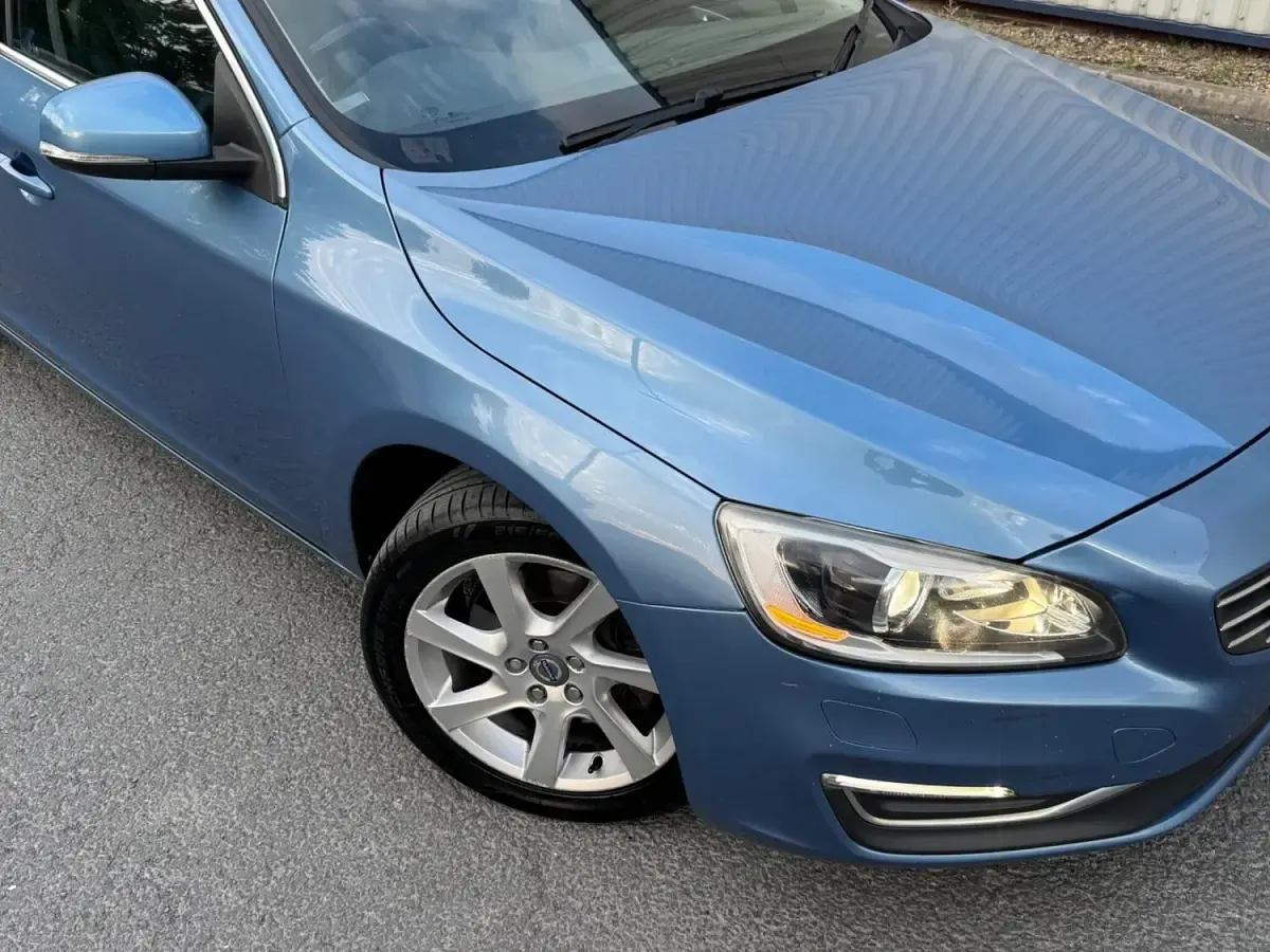 Used Volvo V60 SE Lux 215 HP (158 kW) 2014 Blue Estate
