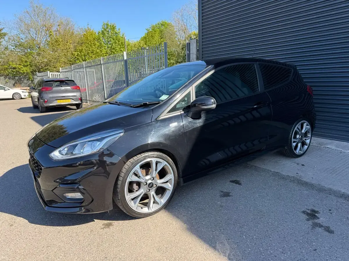 Begagnad Ford Fiesta ST-Line 125 HK (91 kW) 2018 Svart Halvkombi