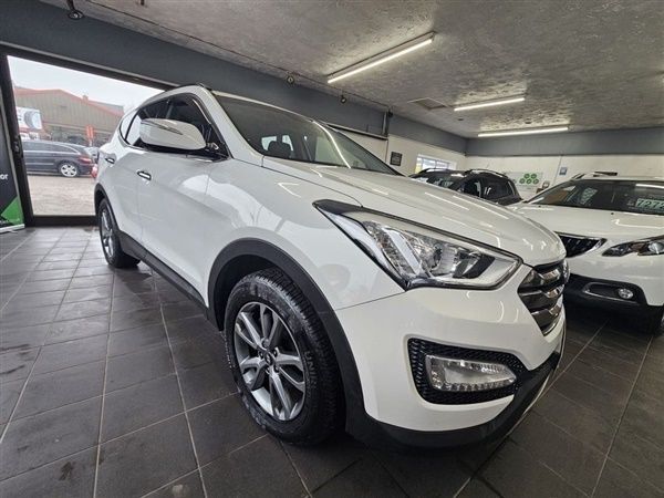 White Used 2013 Hyundai Santa Fe Premium SUV | £9,895 (Expensive) - Image 1/1