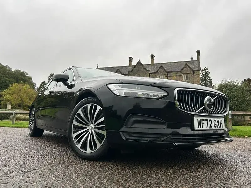 Used Volvo V90 Core 197 HP (144 kW) 2022 Black Estate