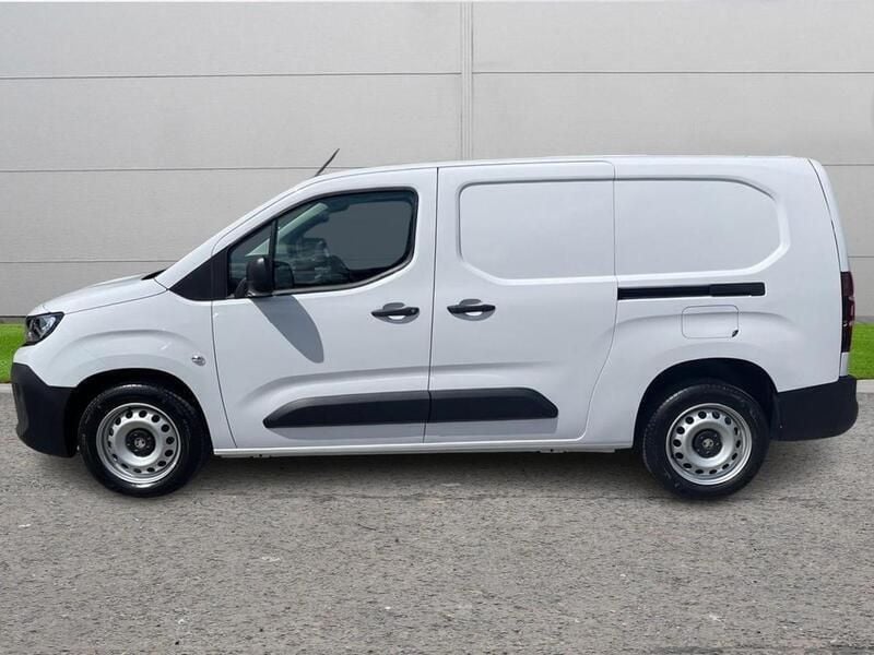 White New 2024 Vauxhall Combo S MPV | £16,580 (Super price) - Image 1/4
