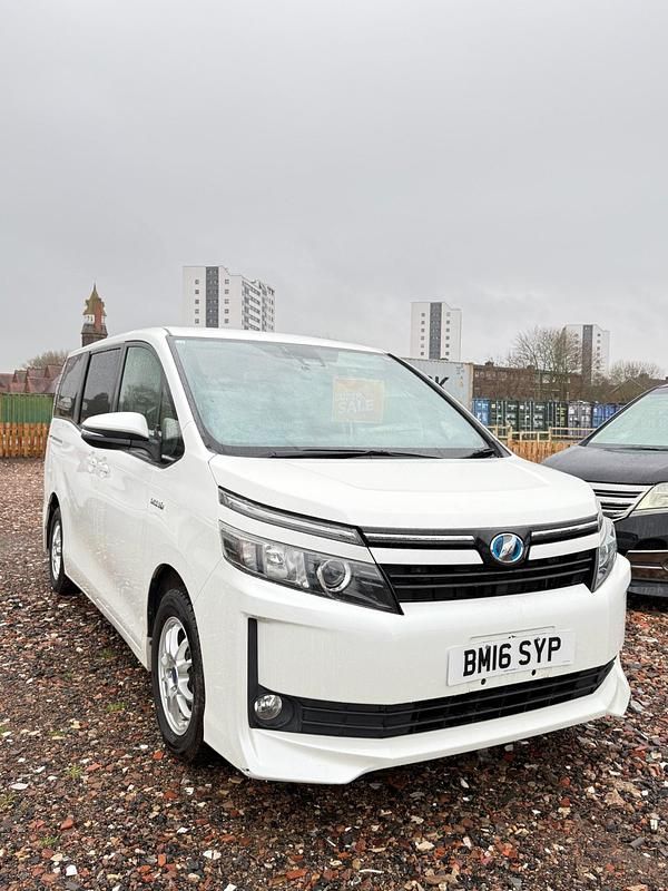 Used Toyota Voxy 2016 White MPV
