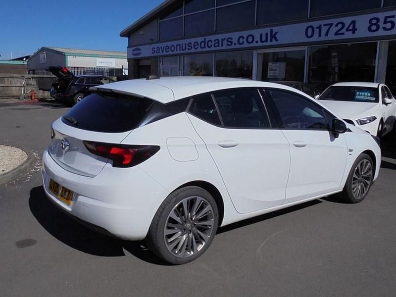 Used Vauxhall Astra SRi 122 HP (89 kW) 2020 White Hatchback