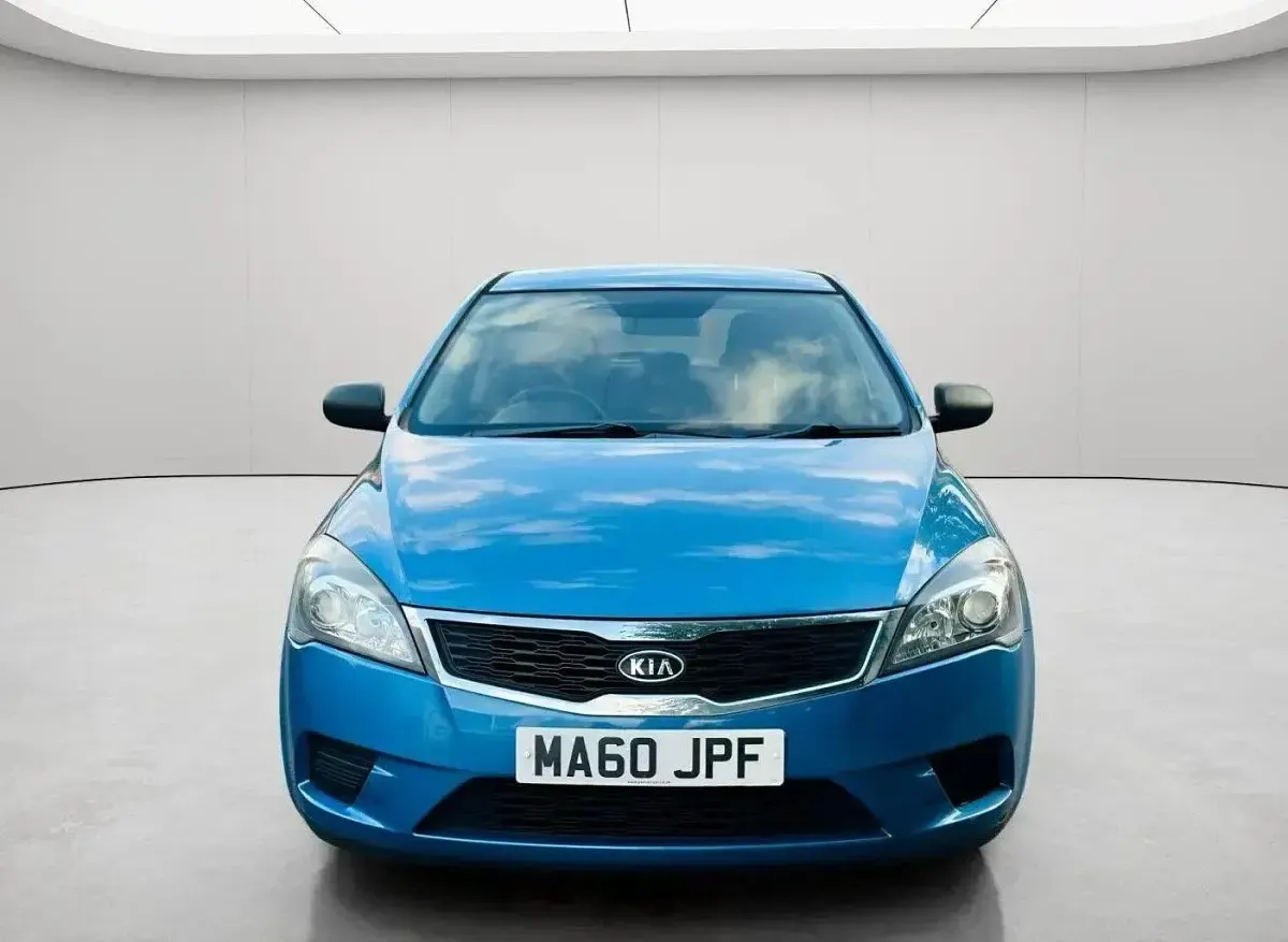Used Kia Ceed 2010 Blue Hatchback
