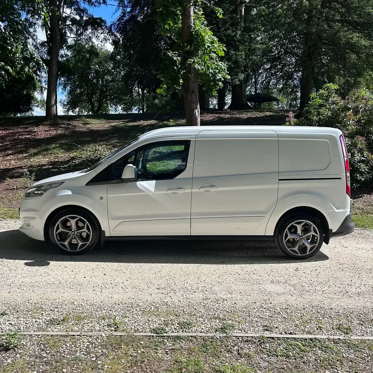 Used Ford Transit Connect Limited 120 HP (88 kW) 2017 White MPV