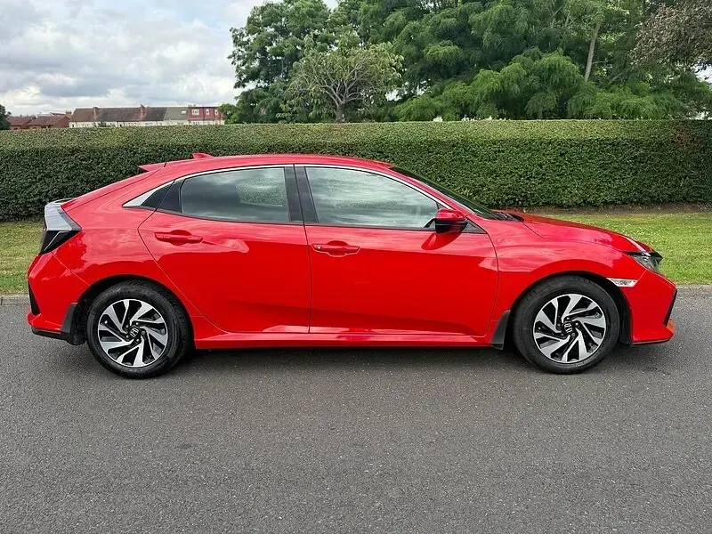 Used Honda Civic SE 126 HP (92 kW) 2019 Red Hatchback