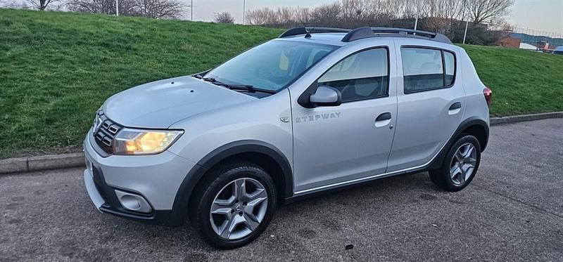 Used Dacia Sandero Stepway Ambiance 90 HP (66 kW) 2018 Silver Hatchback