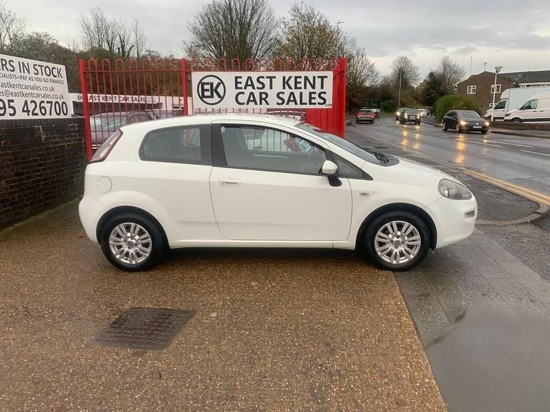 Used Fiat Punto Easy 77 HP (56 kW) 2014 White Hatchback