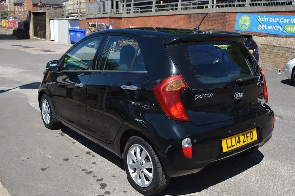Used Kia Picanto 85 HP (62 kW) 2014 Black Hatchback