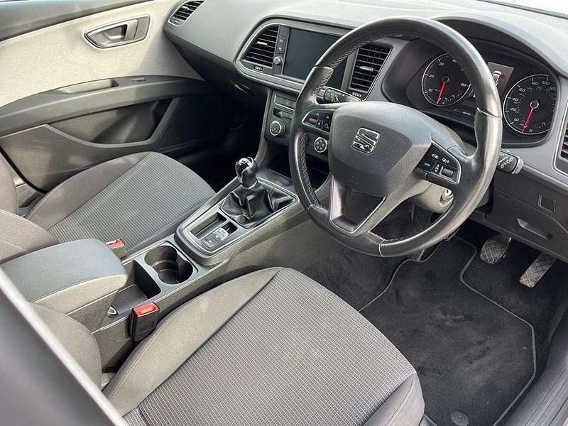 Begagnad Seat Leon SE Dynamic 2020 Silver Kombi