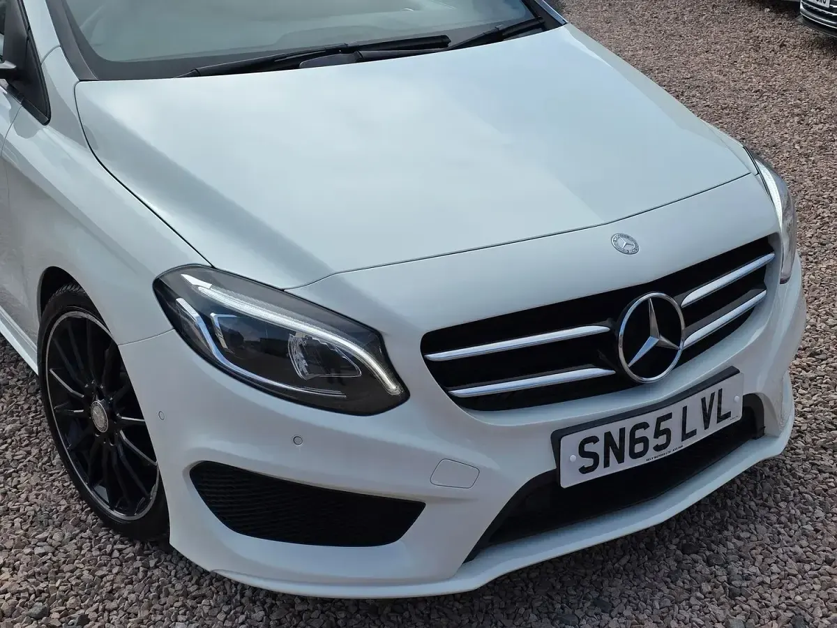 Used Mercedes B180 AMG Line Premium 109 HP (80 kW) 2015 White Hatchback