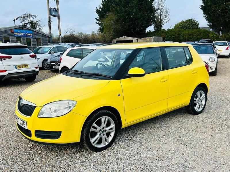 Used Skoda Fabia 64 HP (47 kW) 2007 Yellow Hatchback