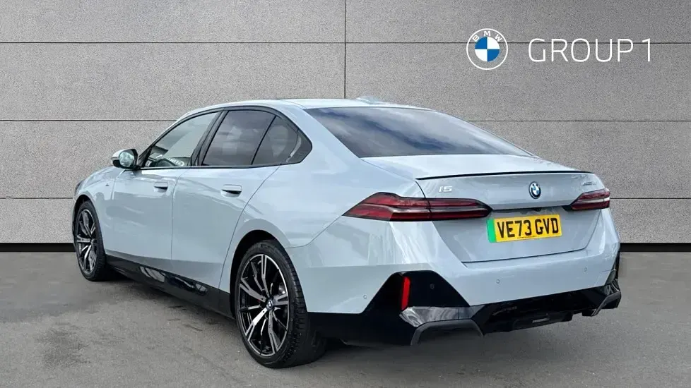 Usado BMW i5 M Sport 246 kW (335 CV) 2023 Gris Berlina