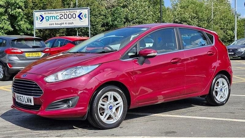 Red Used 2013 Ford Fiesta Zetec Hatchback | £6,495 (Fair price) - Image 1/4