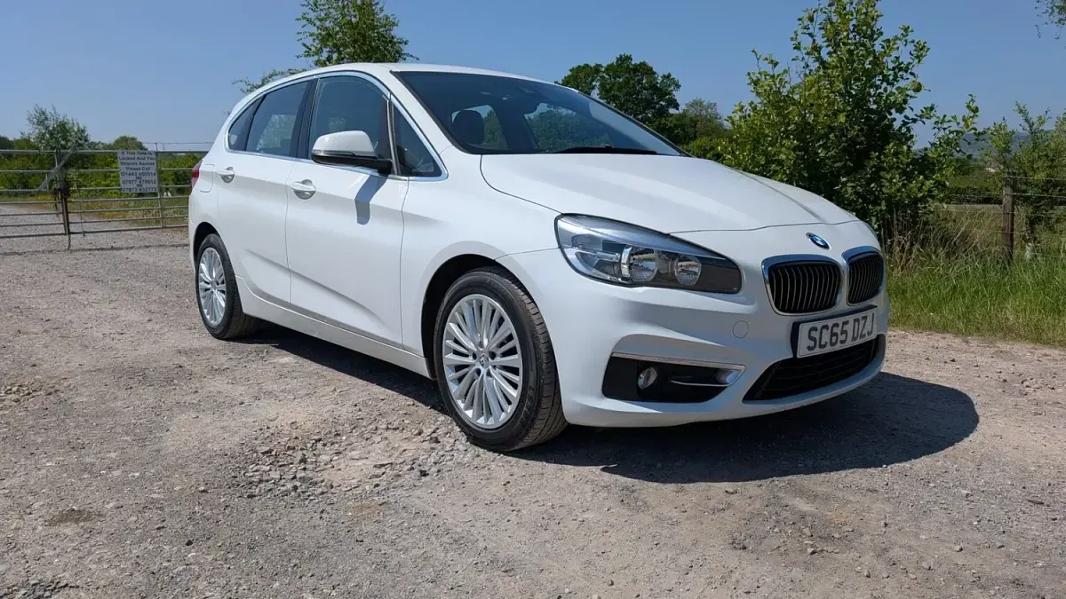 Used BMW 216 Luxury Line 116 HP (85 kW) 2015 White Hatchback