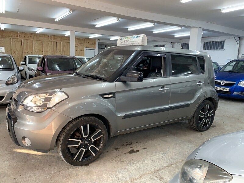 Silver Used 2011 Kia Soul 2 SUV | £3,895 (Fair price) - Image 1/4
