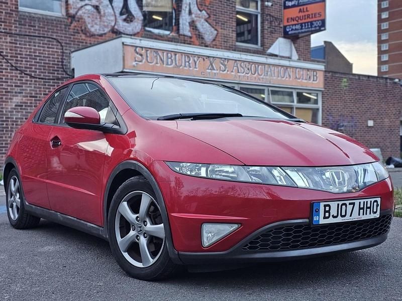 Begagnad Honda Civic EX 140 HK (102 kW) 2007 Röd Halvkombi