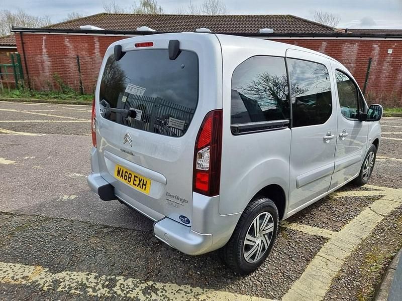Gebraucht Citroën Berlingo Feel 100 PS (73 kW) 2019 Silber Van / Kleinbus