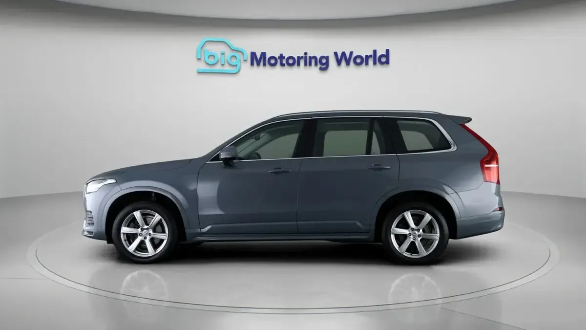Begagnad Volvo XC90 Core 2023 Grå SUV