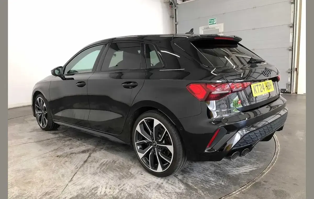Usado Audi S3 Sportback Black Edition 328 HP (241 kW) 2024 Preto Citadino