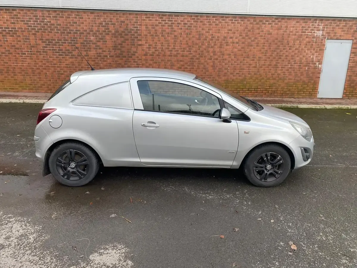 Used Vauxhall Corsa Sportive 95 HP (69 kW) 2014 Silver Hatchback