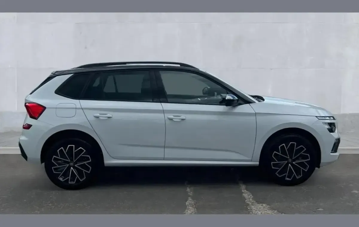 New Skoda Kamiq Design Edition 116 HP (85 kW) 2026 Moon white metallic black magic pearl effect SUV