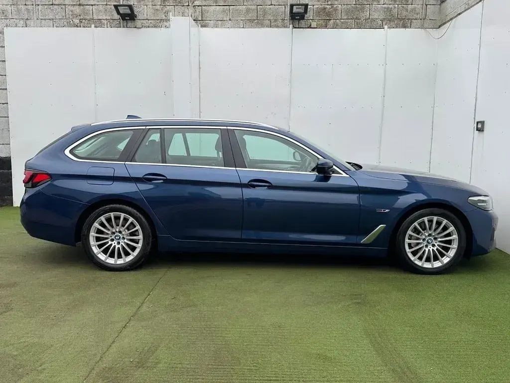 Used BMW 530e Comfort Edition 288 HP (211 kW) 2022 Blue Estate