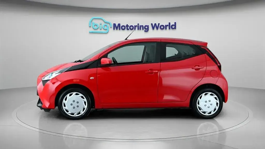 Used Toyota Aygo X-play 72 HP (52 kW) 2020 Red Hatchback