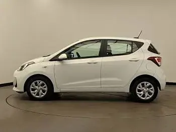 Used Hyundai i10 SE 66 HP (48 kW) 2017 White Hatchback