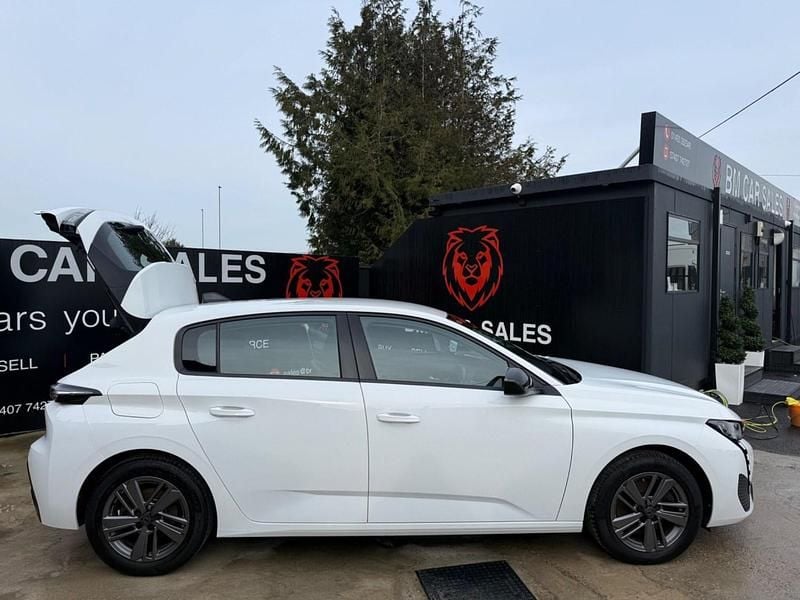 Used Peugeot 308 Active Premium 130 HP (95 kW) 2022 White Hatchback