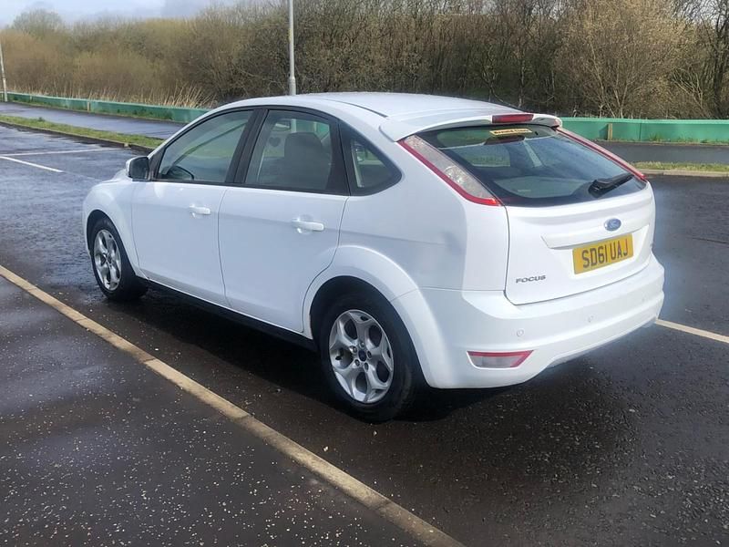Begagnad Ford Focus Sport 2011 Vit Halvkombi