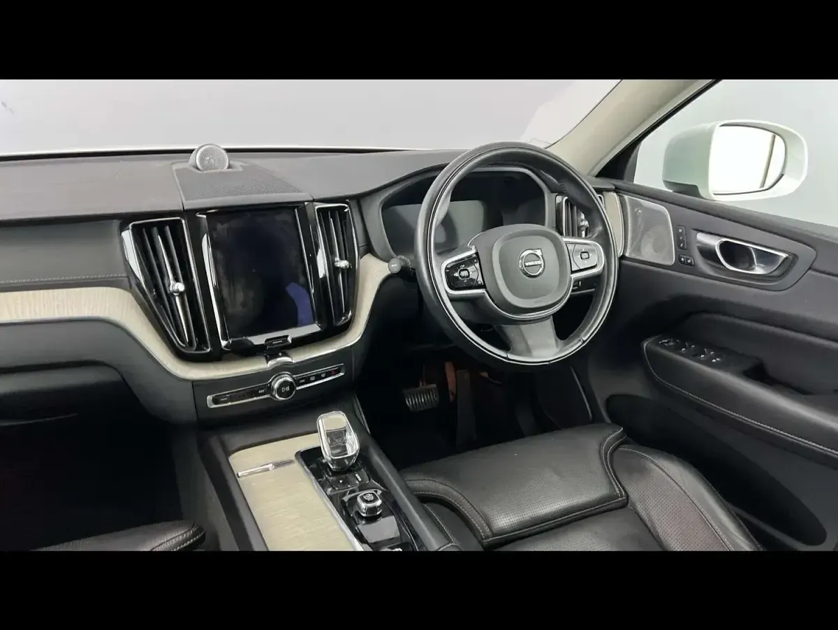Used Volvo XC60 Inscription 2022 White SUV
