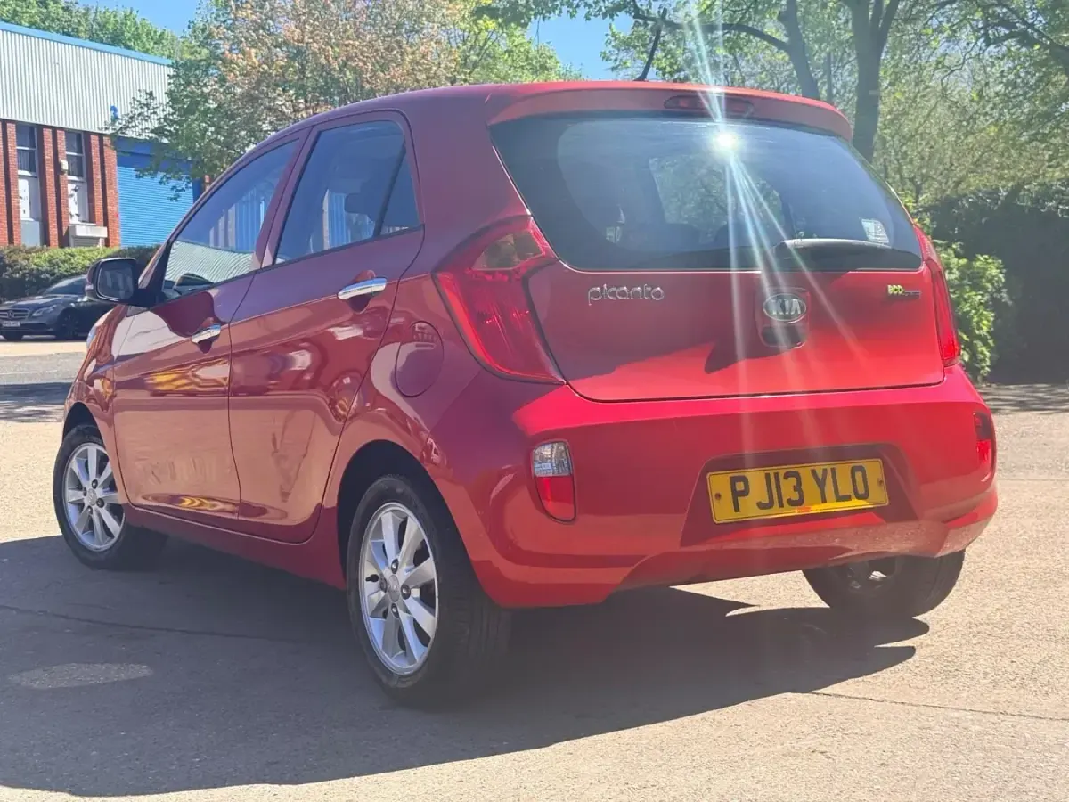 Second-hand Kia Picanto 85 CP (62 kW) 2013 Roșu Hatchback